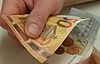 50 Euro-Schein in der Hand